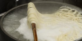 茹で釜うどん2
