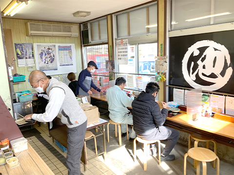 丸池製麺店内